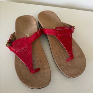 Vionic Red Patent T‑Strap Sandals with Cutout Detail